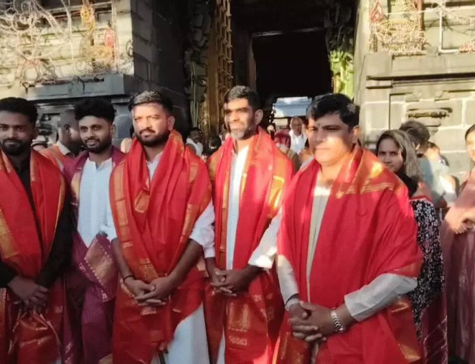 తిరుమ‌ల‌లో అమెరికా క్రికెట్ జ‌ట్టు,. శ్రీవారి స‌న్నిధిలో త‌న్మ‌యం