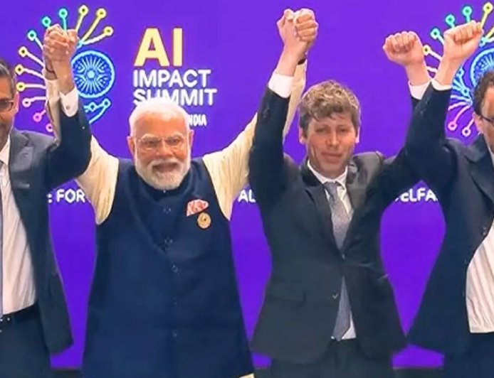 It is already known that the government of India is holding the ongoing AI summit in Delhi in a very prestigious manner