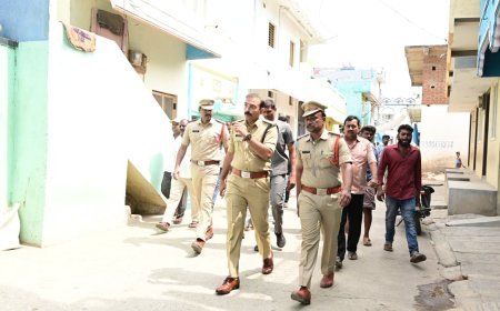 నడిరోడ్డుపై దారుణం: విలేకరి హత్య