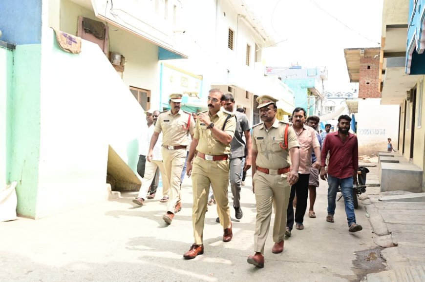 నడిరోడ్డుపై దారుణం: విలేకరి హత్య