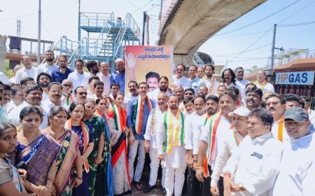 సీఎం రేవంత్‌రెడ్డికి కాంగ్రెస్ నేతల పాలాభిషేకం
