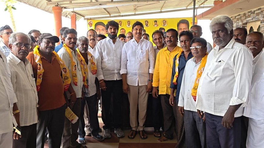 పెడనలో వైసీపీకి షాక్‌.. 32 కుటుంబాలు టిడిపిలో చేరిక