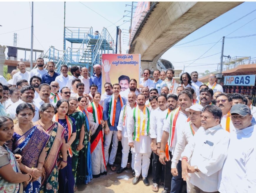 సీఎం రేవంత్‌రెడ్డికి కాంగ్రెస్ నేతల పాలాభిషేకం