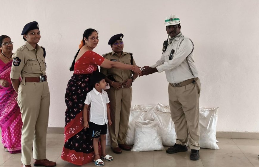 ట్రాఫిక్ పోలీసులకు ‘సురక్ష’ నుంచి మజ్జిగ, ఓఆర్‌ఎస్ పంపిణీ