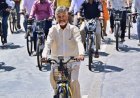 Naidu Greets Cyclists On Bicycle