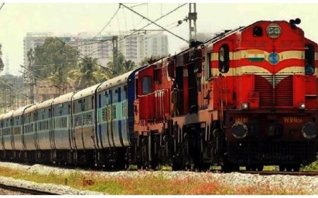 సర్కార్ ఎక్స్‌ప్రెస్‌లో చోరీ.. దొంగలపై రైల్వే పోలీసుల కాల్పులు