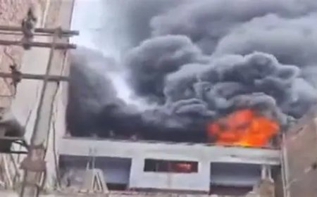 Major Fire Near Udyog Bhavan