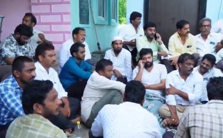 Ex-MLA Raja Protests at Police Station