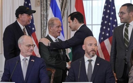 Israel, Lebanon Sign Peace Pact
