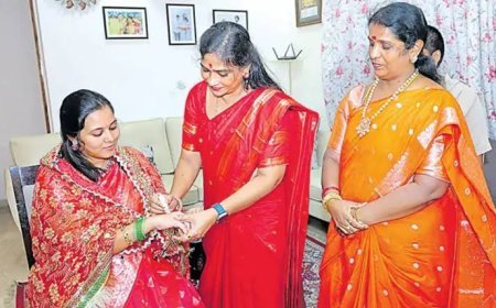 మహిళా ఎస్సైకు సీమంతం చేసిన హోంమంత్రి వంగలపూడి అనిత