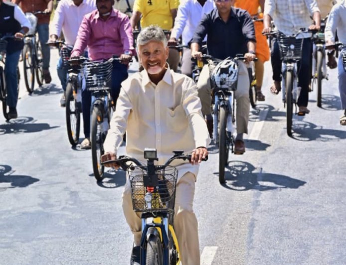 Naidu Greets Cyclists On Bicycle