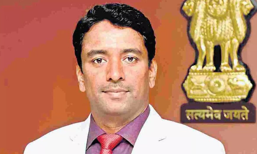 కలెక్టర్ పేరుతో నకిలీ సోషల్ మీడియా ఖాతాలు