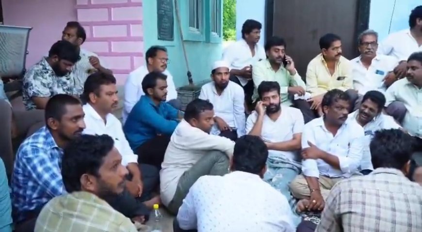 Ex-MLA Raja Protests at Police Station