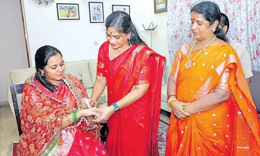 మహిళా ఎస్సైకు సీమంతం చేసిన హోంమంత్రి వంగలపూడి అనిత