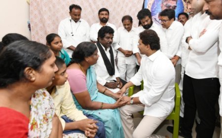 Jagan Visits Kranthi Kumar's Family