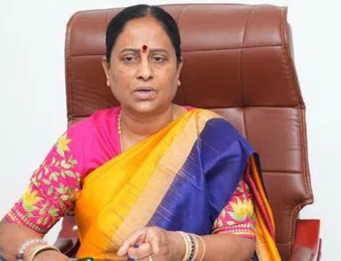 Konda Surekha Targets Kadiyam Srihari
