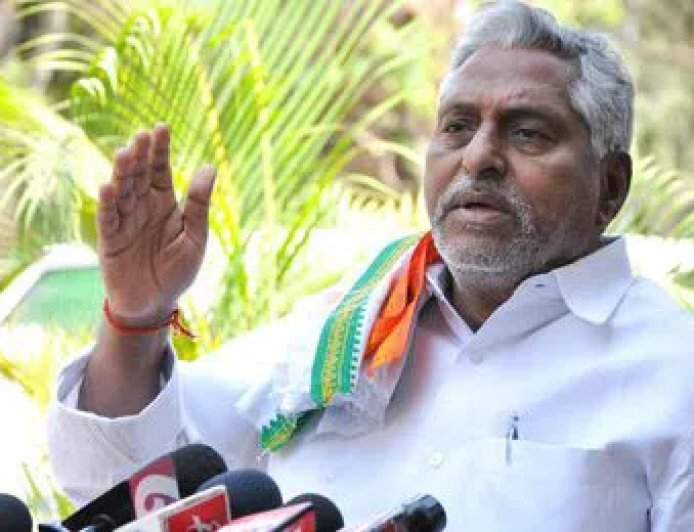 Jeevan Reddy Protests At Station