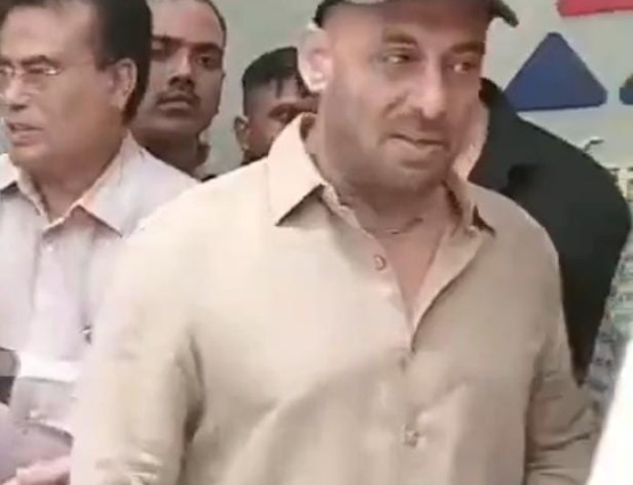 Salman Khan's Viral Look Sparks