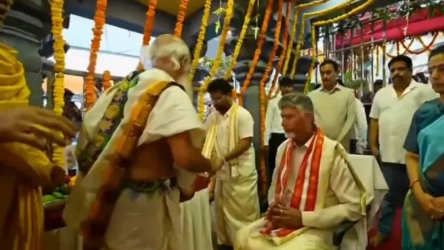 CM Chandrababu Offers Silk Clothes to Goddess Durga Chandrababu offers silk clothes to Goddess Durga